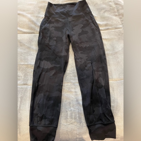Lululemon High Rise Align Joggers Cropped 21” - Picture 1 of 2
